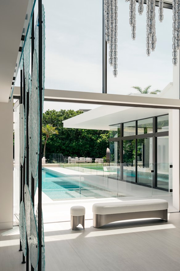 Glass is being used as a showstopper in mansions.