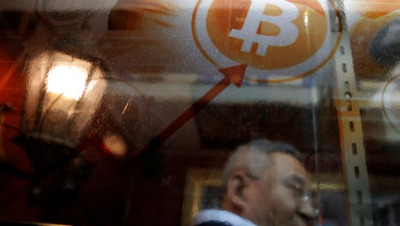 If history is any guide, bitcoin will fall back below $US1000, says Bloomberg strategist.