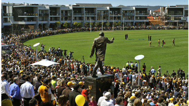Kennedy's statue at Waverley Park.