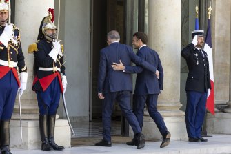 Much to discuss: Macron and Albanese walk into the Élysée Palace in Paris
