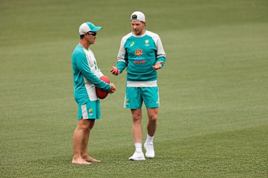 Justin Langer chats to captain Tim Paine at Australian training.