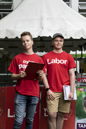 Dexter Gordon and Nick Palmer at the Young Labor stall at UNSW O-Week.