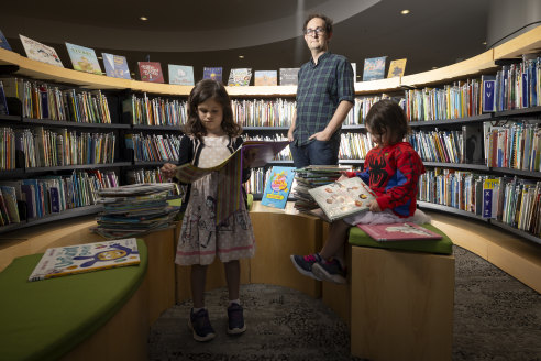 Librarian Tim Cuthell with readers Evie, 5, and Sylvie, 3.