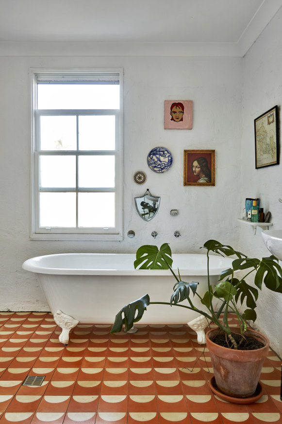 The bathroom tiles, by Sarah Ellison x Teranova, are Cynthia’s favourite feature of her home. The room’s feeling of spaciousness is enhanced by the untiled walls.