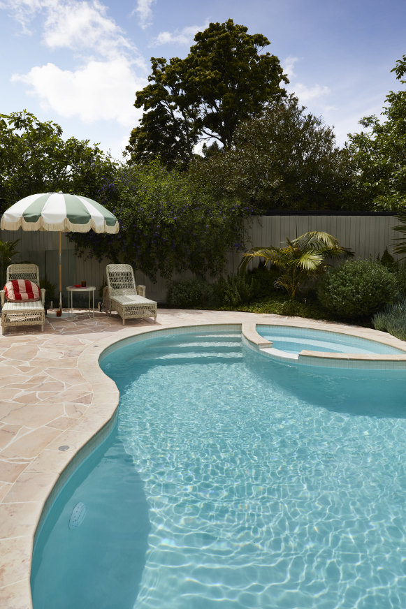 “I almost chose beige pavers for the pool area, then stumbled on this pink limestone ‘crazy paving’ tile by Gather Co,” says Kerri. The umbrella is from Basil Bangs.
