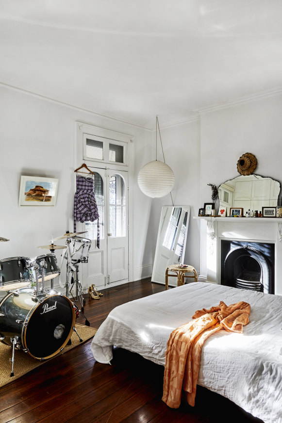 The main bedroom has beautiful proportions and a balcony that overlooks the street.  It is completely soundproofed with double glazing and double sandstone walls, making it an idyllic sanctuary. Centre Light by The Society Inc.