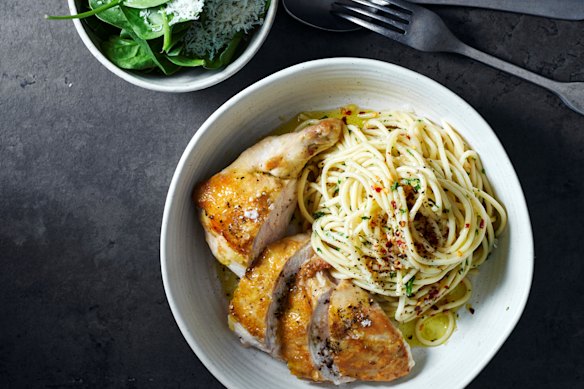 Spaghetti aglio e olio with crispy chicken.