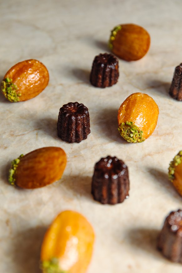 Caneles. 