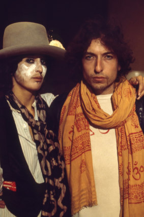 Joan Baez disguised herself as Dylan at one point in the tour.