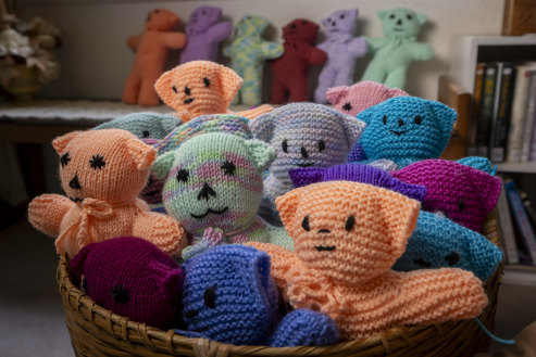 Paramedic Luke Hesse regularly gives teddy bears knitted by his nanna Rhody to anxious patients.