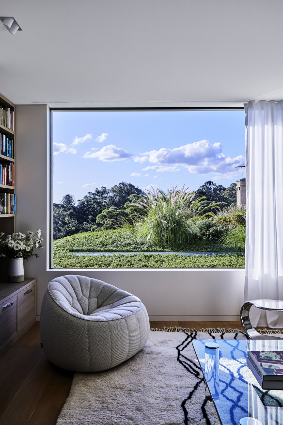 The sitting room has views over a roof garden. It features Noé Duchaufour-Lawrance’s “Ottoman Armchair” and a luxurious rug from Beni Rugs.