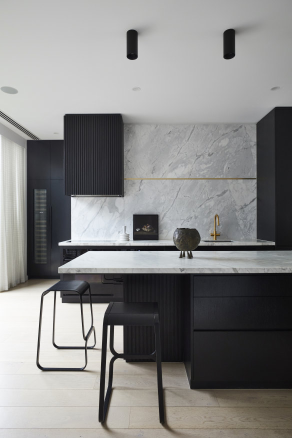 A sculptural bronze bowl by William Underhill and an evocative still-life painting 
by Jo Young are the perfect additions to the dramatic black and marble kitchen.