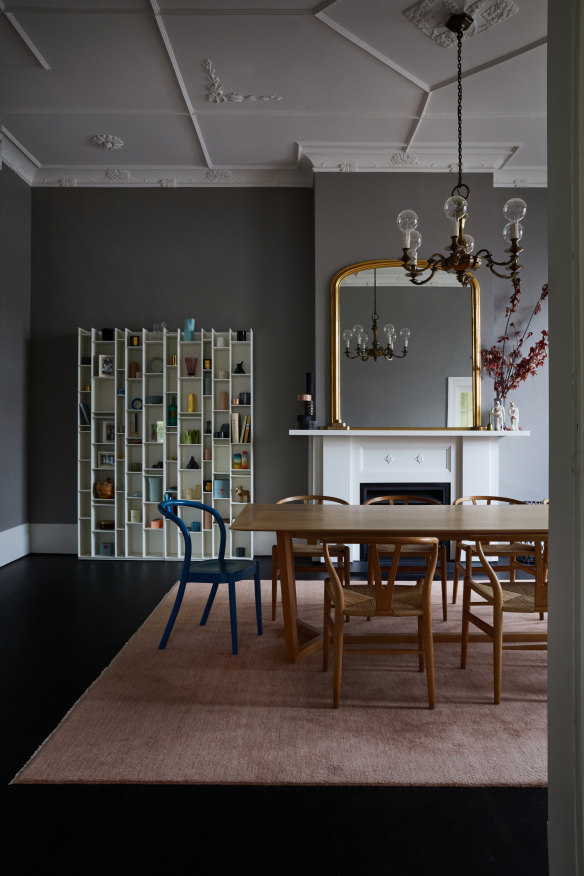 “The high ceilings in the dining room allowed it to tolerate a darker colour, so we chose Dulux ‘Champignon’ for its warmth,” say Lou. The bookshelf is by MDF Italia.