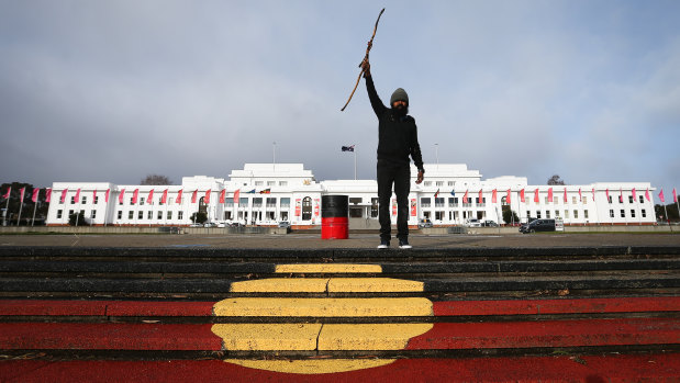 Clinton Pryor arrives in Canberra after walking almost 6000 kilometres from Western Australia.