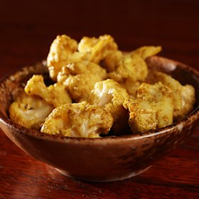 Roasted cauliflower is seasoned with two types of Japanese curry powder.