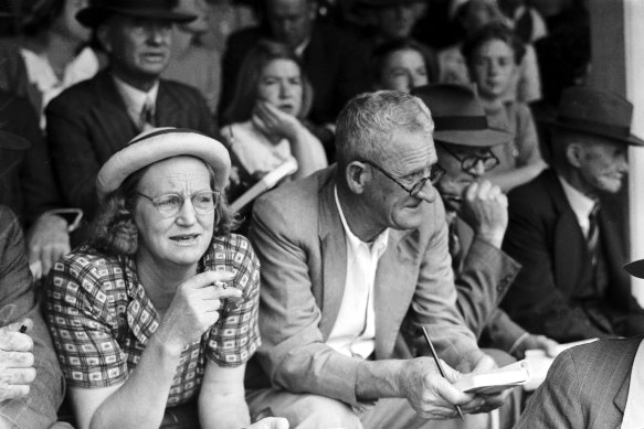 Hardly room to swing a cat... buyers at the yearling sale on 8 April 1947.