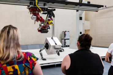 Media preview of Jordan Wolfson’s work Body Sculpture at the National Gallery of Australia. 