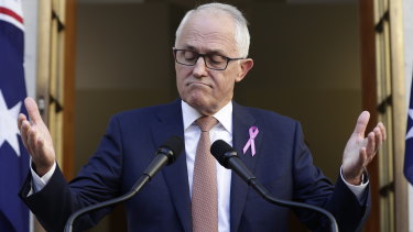 Malcolm Turnbull  institutes a ban on ministers having sexual relationships with staff. 