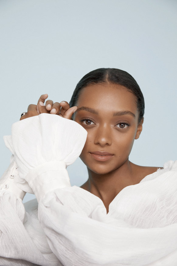 Sophie wears Aje “Divine” top, Jan
Logan silver ring.