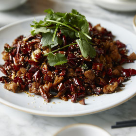Deep-fried chicken with dried chilli pepper.