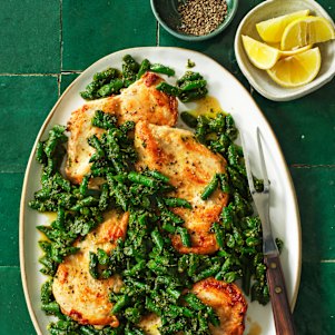Chicken with pesto and green beans.