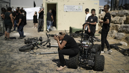 Australians told to leave Lebanon immediately as Dutton flies to Israel