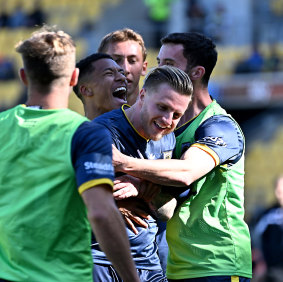 Jason Cummings, another Socceroos aspirant, got his name on the scoresheet for the Mariners on Sunday.