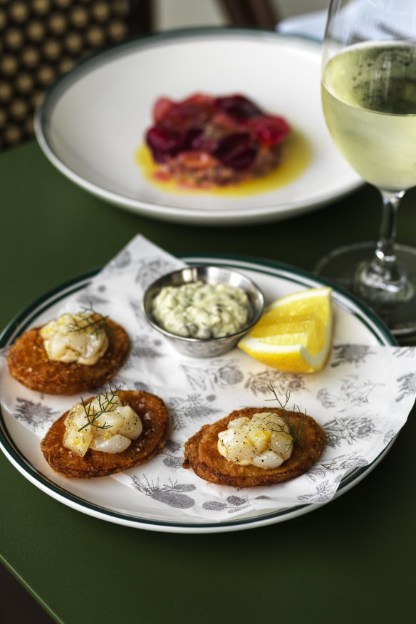 Scallop-on-scallop.