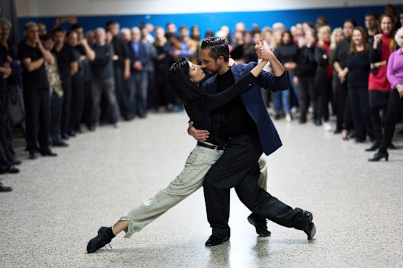 Tango teachers Laura Murphy and Fransley Marcel explain how to perform a traditional tango pose in a tango school held as part of the Tango Festival in Buenos Aires.