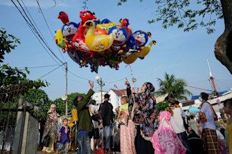 The three deaths of children in Indonesia with acute hepatitis brought the global toll of the mysterious disease to at least four.