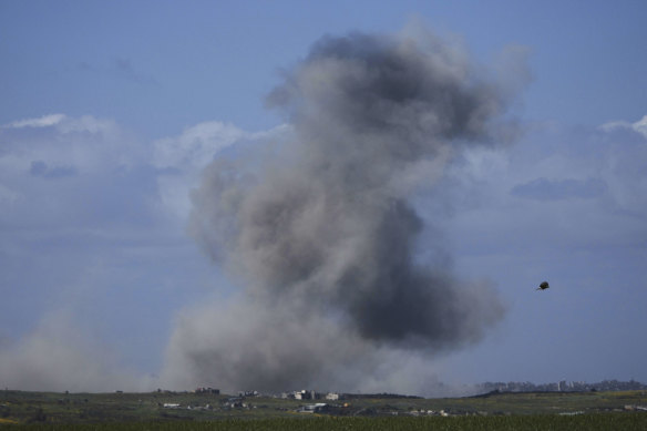 Rook komt woensdag op na een Israëlisch bombardement in de Gazastrook.