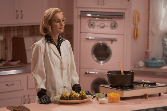 Brie Larson is note-perfect as thwarted chemist Elizabeth Zott.