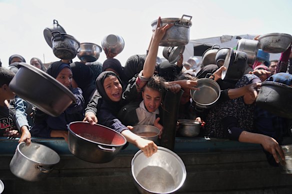 With Palestinians facing food shortages, a senior Jewish lobbyist said he did not think Israel was “being pressed about how many aid trucks are coming in”.