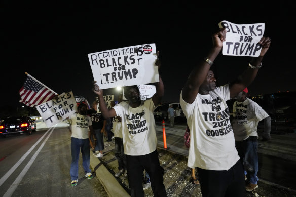 Bir grup Siyah Trump destekçisi, eski ABD başkanı lehine gösteri yaptı.