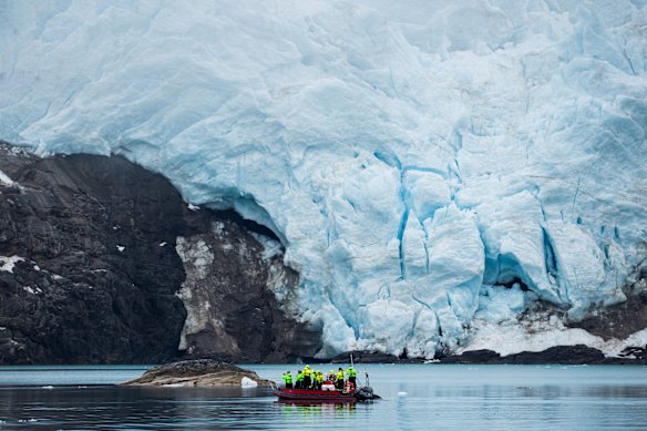 At Isfjord Radio, guests enjoy a Zodiac trip and lunch right beside a massive glacier.