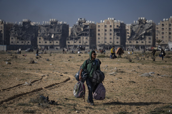 Palestinians flee from east to west of Khan Younis during Israeli bombardments.