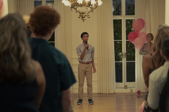 Alexander Bello (notably not Patti Lupone or Chris Jackson) singing in And Just Like That.
