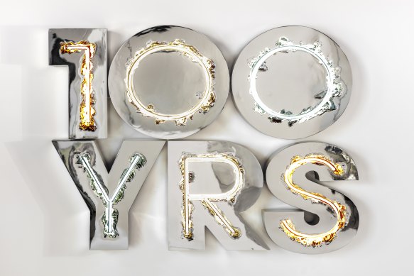 Doug Aitken, 100 YRS (neon), 2014.