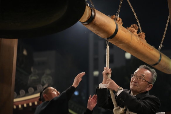 A man hits the bell at the Bentendo hall of Sensoji Buddhist temple as participating in a bell-ringing ritual called “Joya no Kane” on New Year’s Day.