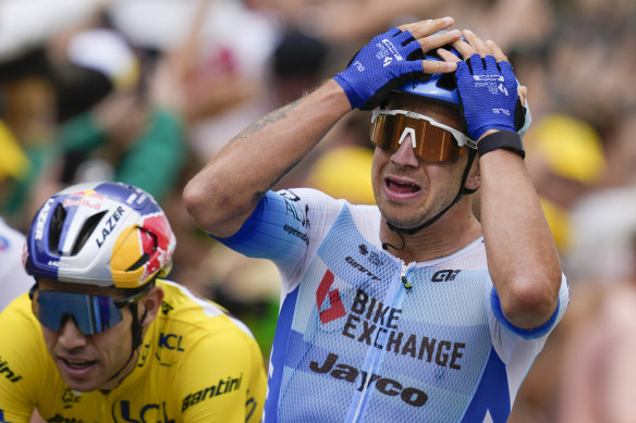 Dylan Groenewegen celebrates his victory. 