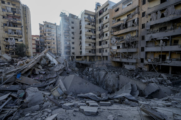 Bâtiments détruits à Dahiyeh, Beyrouth, dimanche.