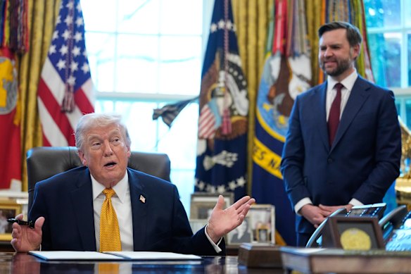 Il presidente Donald Trump si è scagliato contro gli alleati, dicendo: “Perché proteggiamo i paesi quando loro non ci proteggono?”