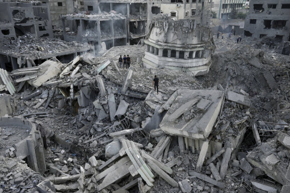 The Yassin Mosque was  hit by an Israeli airstrike at Shati refugee camp in Gaza City.