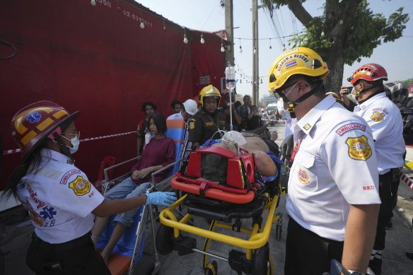 Rescuers tend to injured from the high-rise building collapse.
