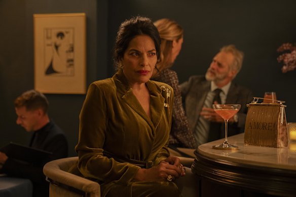 Did Seema (Sarita Choudly) found Smith?
