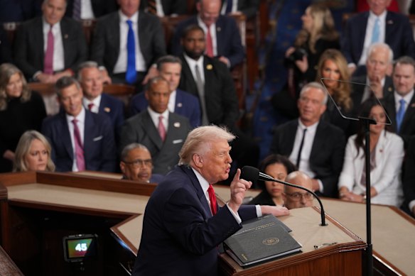 ஜனாதிபதி டொனால்ட் டிரம்ப் தனது உரையைப் பயன்படுத்தி காங்கிரசை ஒரு புதிய சட்டத்தை நிறைவேற்றினார்.