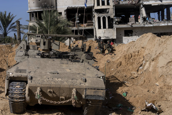 Israeli soldiers take up positions during a ground operation in Khan Younis, Gaza Strip on Wednesday.