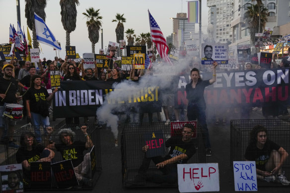 Protesters calling for a ceasefire outside a US embassy office in Tel Aviv on Monday.