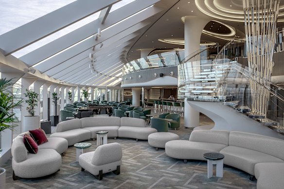 The Top Sail Lounge is for the exclusive use of Yacht Club members.