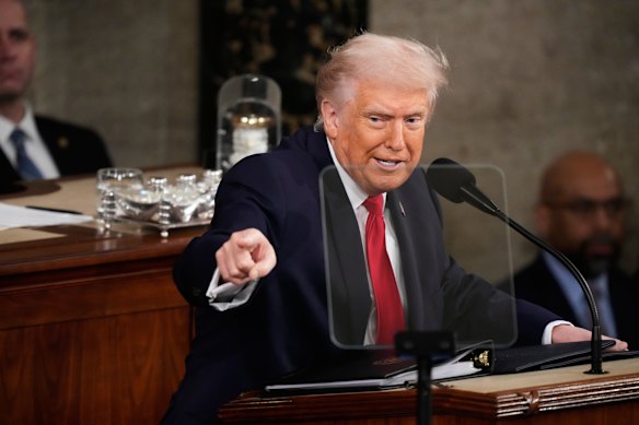 ஸ்டேட் ஆஃப் தி யூனியன் நேரலை புதுப்பிப்புகள்: ஜனாதிபதி டொனால்ட் டிரம்ப் ICE, உச்ச நீதிமன்ற கட்டணத் தீர்ப்பைப் பற்றி மிக நீண்ட உரையில் பேசுகிறார்